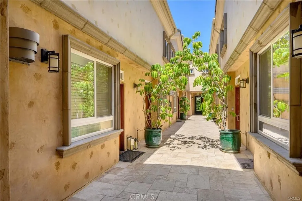 11323 Huston 1, North Hollywood, California 91601 home-pic-37